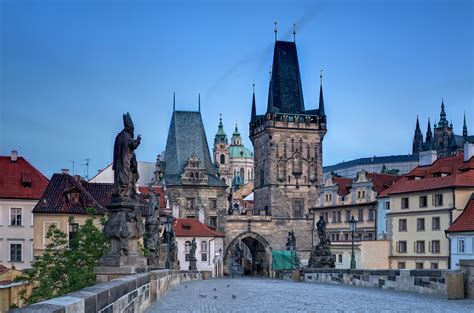 Goed toeven aan de rand van praagcamping praha klánovice ligt in het rustige gebied aan de rand van praag en is van alle gemakken voorzien. Praag - Bestemmingen Tsjechië - Landen.nu