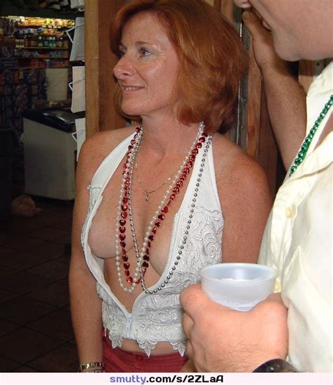 Cleavage In Public Hot Nude 18