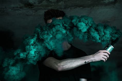 6 Easy Steps For Creating Awesome Smoke Bomb Photographs Contrastly
