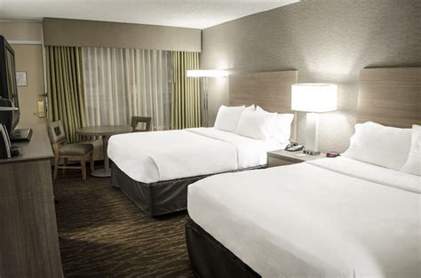 Inviting lobby and great room. Poolside Rooms Moorhead, MN | Hotel Rooms Fargo, ND ...