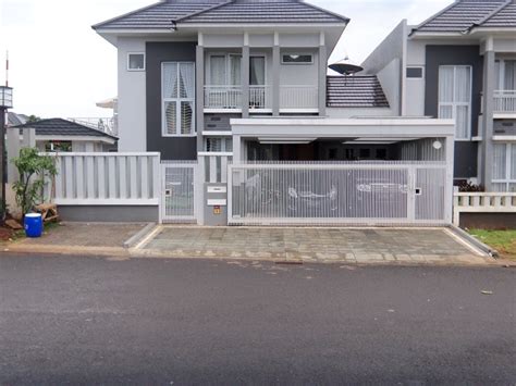 Tak mungkin bisa memasuki rumah tanpa melewati pagar. Model Desain Pagar Rumah Mewah