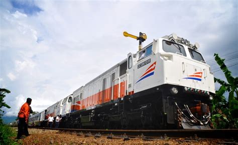 Keretapi tanah melayu berhad (bahasa inggris: Kereta Tambahan Dioperasikan Sampai 1 juli - PORTONEWS