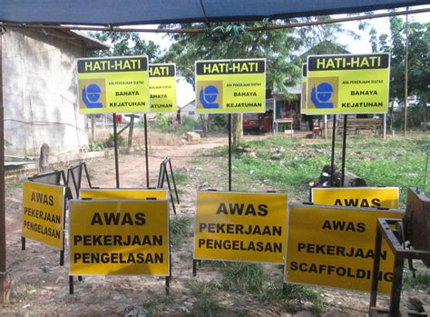 Didalam atau di dalam, diluar atau di luar, dimana atau di mana, disini atau di sini. Jasa pembuatan Safety Sign atau rambu keselamatan