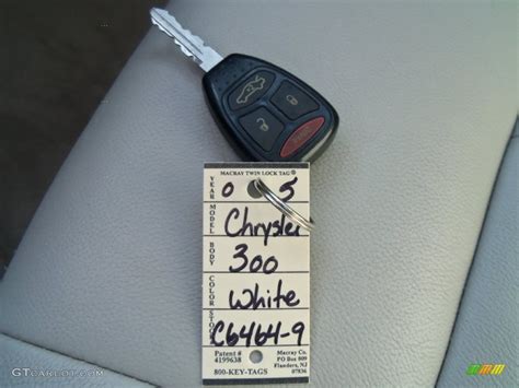 2005 Chrysler 300 Touring Keys Photos