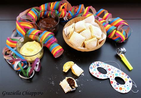 Tutte le ricette della trasmissione di rai 1 condotta da antonella clerici. Ravioli dolci al forno ripieni di crema | Ricetta di Carnevale