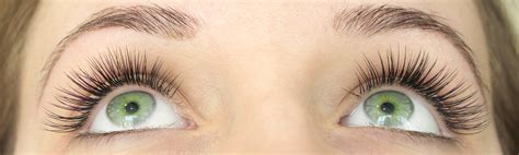 green female eyes with long false eyelashes nvlet