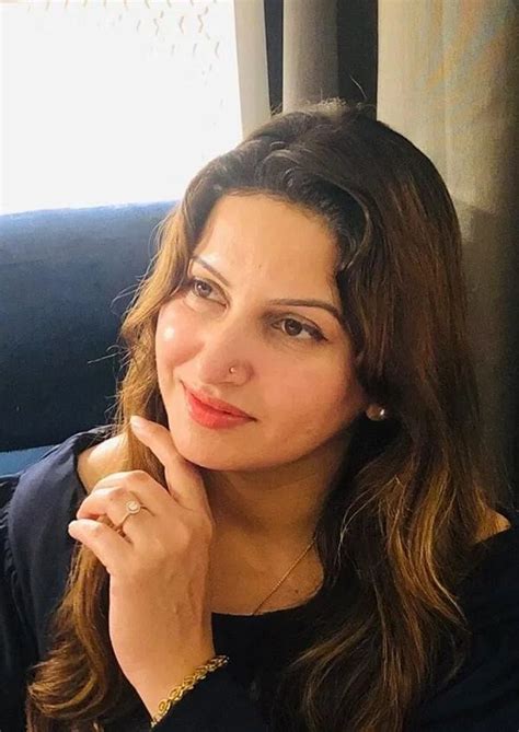 Haryana bjp leader sonali phogat had assaulted a govt official in june. Sonali Phogat Wiki, Age (BJP Tiktok) Husband, Bio, Family ...