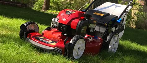 The 60 volt lithium battery. Toro 22" Recycler SmartStow - Mower Review | Busted Wallet