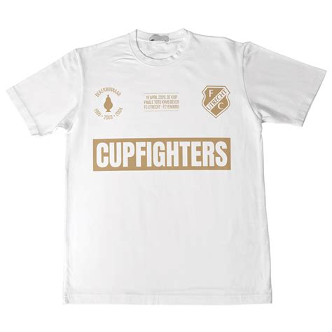 Op de dag voor de officiële oprichting werd de club zwaar getroffen door het overlijden van doelman tonny van leeuwen als gevolg van een verkeersongeluk bij meppel. FC Utrecht T-Shirt Cupfighters