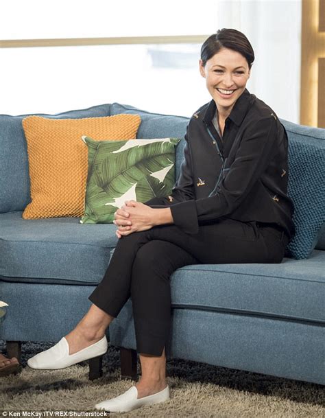 Emma Willis Reveals Holly Willoughby Made Her Stage Dive Daily Mail