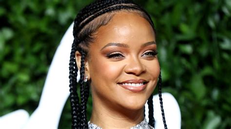 Rihanna Shares Makeup Free First Selfie Of 2020 — Photo Allure