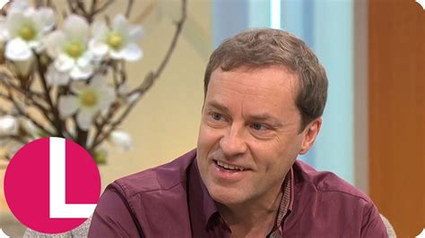 Death In Paradise S Ardal O Hanlon Is Returning To Stand Up Lorraine Youtube