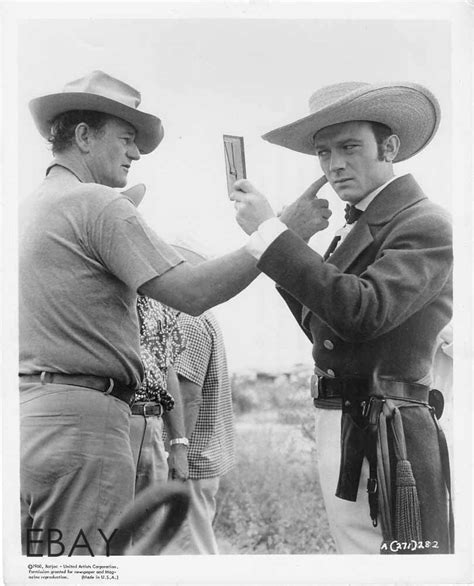 John Waynecom Lawrence Harvey Set De Filmagem De The Alamo