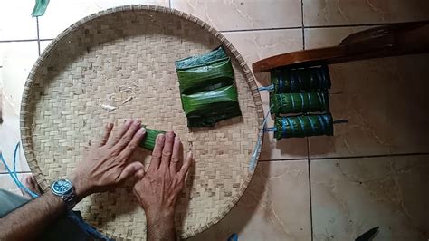Burasa ('bu:rasaʔ) (also burasa' , burasak or buras) is a type of rice dumpling, cooked with coconut milk packed inside a banana leaf pouch. Tutorial cara mengikat burasa,makanan khas orang bugis ...