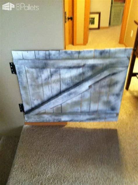 Our popular how to make a picket fence with pallet wood video. Baby Gate Made From Repurposed Pallets • 1001 Pallets