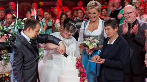 Bauer sucht frau auf rtl verpasst? Im TV: "Bauer sucht Frau"-Martin & Jenny haben geheiratet ...