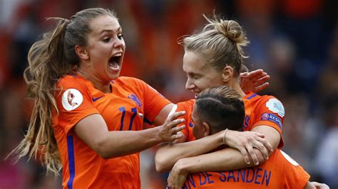 Al snel na de halve finales is het eindelijk tijd voor de spannende. Oranje in halve finales EK na zege op Zweden | NOS