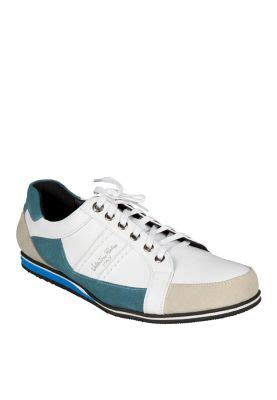 Superior quality for young executives and professionals. Shoes: Valentino Rudy