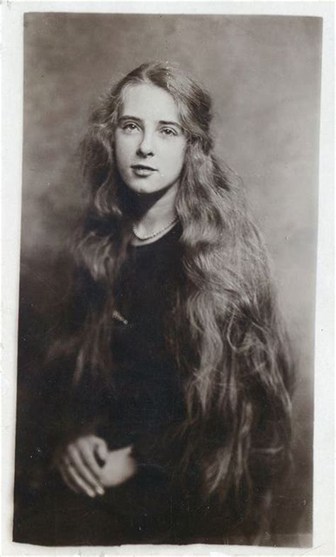 Long Hair Vintage Portrait Vintage Portraits Vintage Hairstyles For Long Hair Vintage Beauty