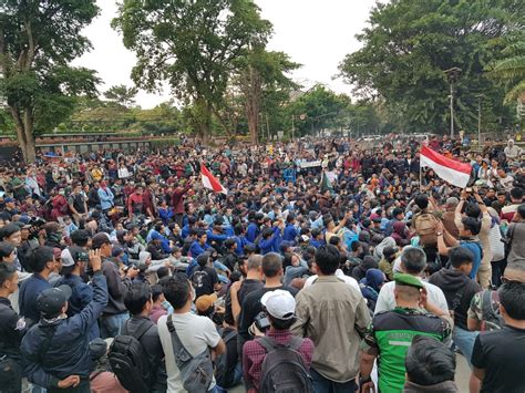 Aksi Demo Mahasiswa Bandung Kondusif Ini Yang Dilakukan Polrestabes