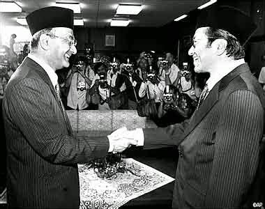 Penerbit universiti tun hussien onn malaysia (uthm); Sejarah Malaysia: Tun Hussein bin Dato' Onn