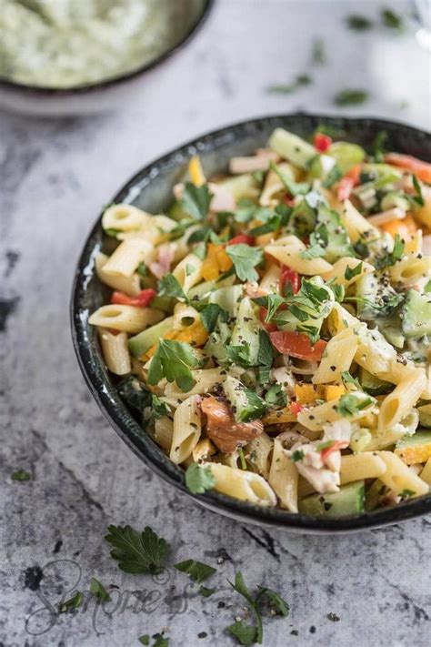 Healthy pasta salad recipes are a cornerstone of summer cooking for good reason. Snelle pastasalade met kip en pesto | Recept in 2020 (met ...