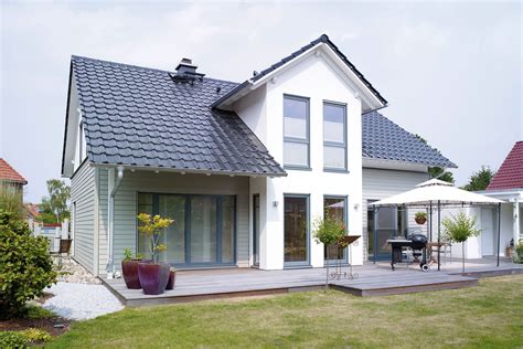 Einer der renommiertesten anbieter für energieeffiziente fertighäuser in deutschland. Einfamilienhaus - Bergheim - Ein Fertighaus von GUSSEK HAUS