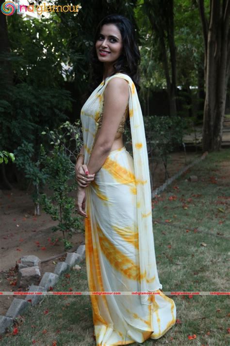 Meenakshi Dixit Actress Photoimagepics And Stills 476699
