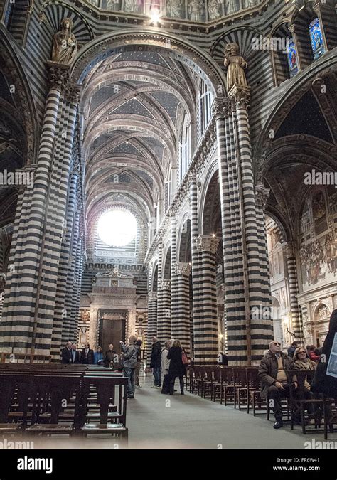 Interior De La Catedral De Siena En Italia Fotografía De Stock Alamy