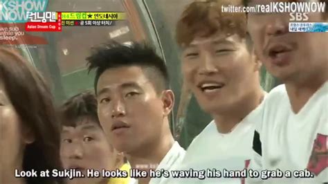 Kim jong kook finishes by flashing his muscular back! Running Man Ep 200-7 - YouTube