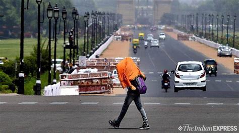 Temperature Shoots Up In Delhi 7 Degrees Above Normal Delhi News