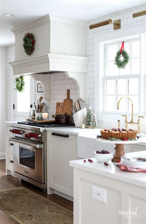With these kitchen christmas decoration ideas, you will be sure to have a great find this kitchen christmas decorations from yellow bliss road by clicking the link below… Festive Christmas Kitchen Decor Ideas and Inspiration