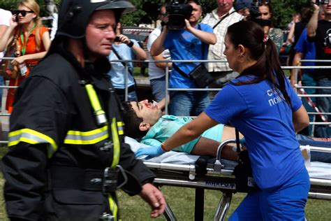 Moscow Metro Crash Pictures Underground Train Derails Killing 10 People Ibtimes Uk