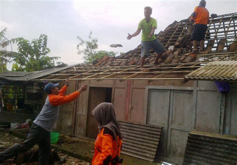Puting Beliung Rontokkan Puluhan Rumah Di Baturetno Wonogiri