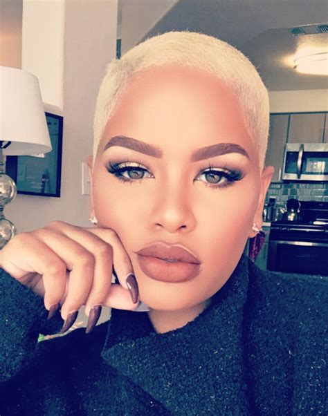 Here are awesome hair styles for anyone with high / receding hairlines, large foreheads, widows peaks or balding. Gorgeous @alissa.ashley - Black Hair Information