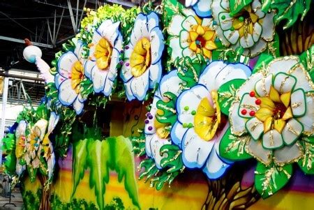 Nos coups de coeur sur les routes de france. Masters of Mardi Gras: Parade Float Artists