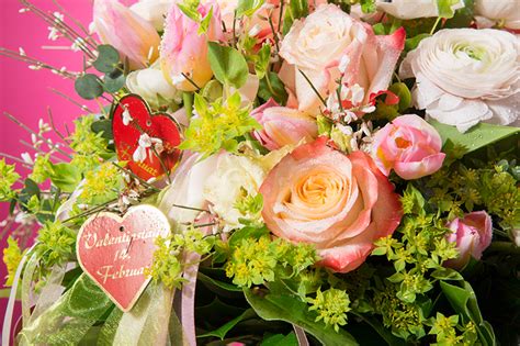 Німецький текст про день валентина. Valentinstag: 29 Millionen Euro für Geschenke - noe.ORF.at
