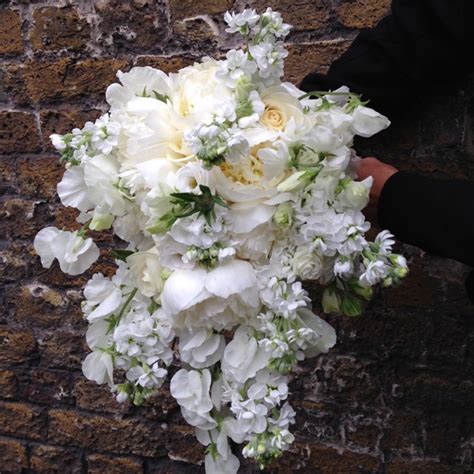 Your bridal flowers are such an important part of your wedding day, so it's important to pick a type of bouquet that will complement your overall look and theme. Seasonal Bridal Bouquets | Amanda Austin Flowers
