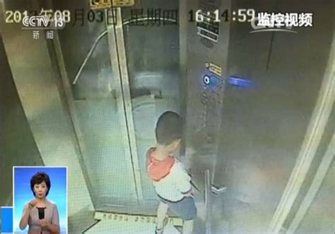 6岁男童在电梯里撒尿，导致一件不幸的事情发生 电梯 孩子 扶梯 新浪新闻
