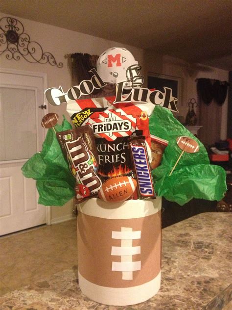 Check out this list to find the perfect gift for the football player, coach, or fan in your life. Varsity football player gift idea!!! I made this basket ...