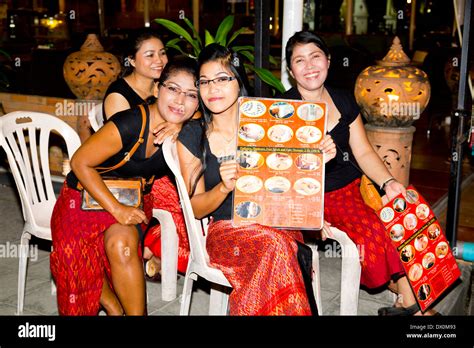 Thai Massage Girl Phuket Thailand Fotos Und Bildmaterial In Hoher Auflösung Alamy