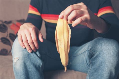 Doctors Beg Men Not To Masturbate With Banana Peels