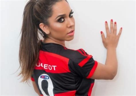 Na Torcida Pelo Flamengo Mulher Mel O Posa Com Bumbum De Fora Hoje Dia