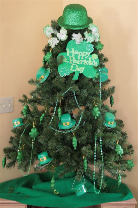 20 Decorate Christmas Tree Year Round