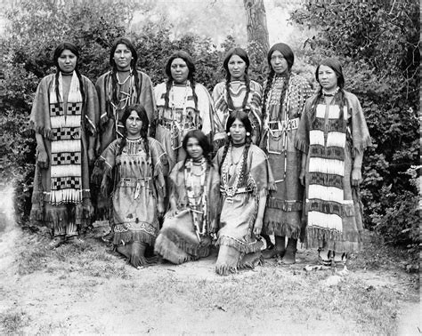 Ft Shaw S Women S Basketball Team 1904 They Were Amazing Native American Girls