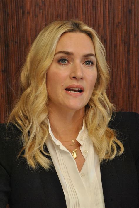 Titanic stars leonardo dicaprio and kate winslet reunite in this drama as a married couple living with their two kids in 1950s suburban connecticut. KATE WINSLET at Steve Jobs Movie Press Conference 10/03 ...