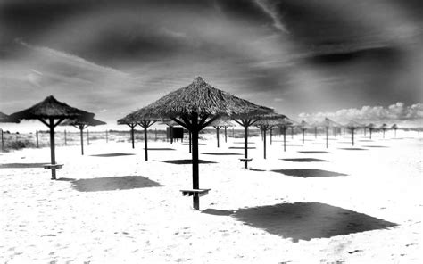 Black and white wall murals are great wall décor for a few different reasons. Black and White Wallpapers: Black and White Beach ...