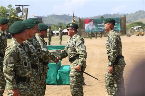 Pangkostrad dari masa ke masa 1963 2019. Pangkostrad Menyematkan Brevet Kehormatan Cakra kepada ...