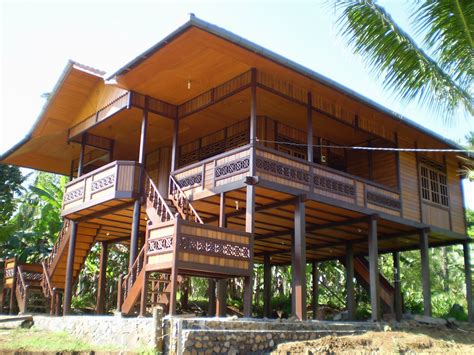 Coba lihat desain rumah kayu di bawah ini. Rumah Panggung (Rumah Adat Sulut): Rumah Panggung Khas ...