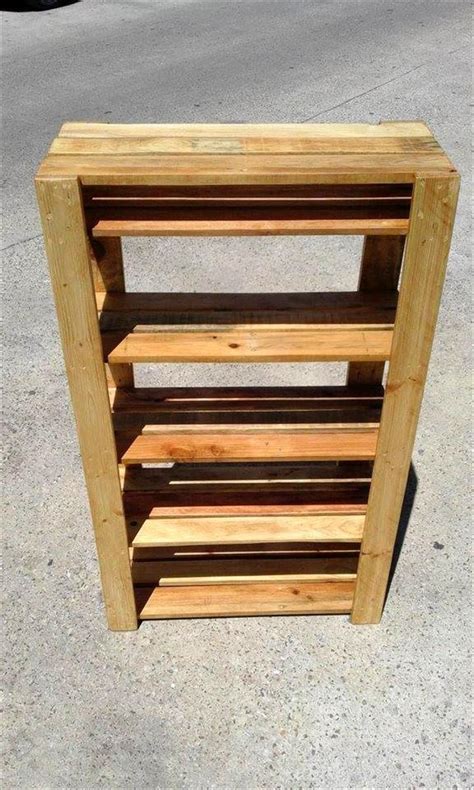 Each year, the cleats got larger, the girls wanted/needed more pairs and we. 12 Boot Bench Plans | Pallet shoe rack